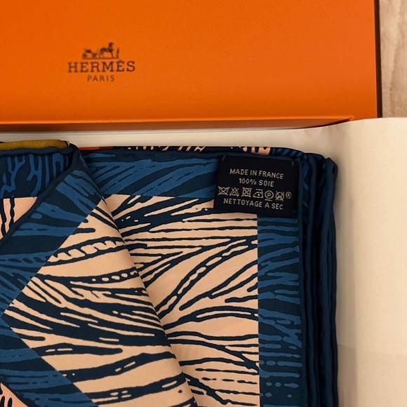 Hermes 90cm 100% silk Cavalier en formes - Picture 7 of 7